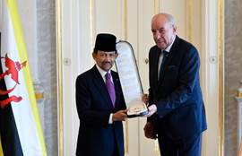 Thumbnail for 6830946