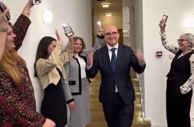 Thumbnail for 6870401