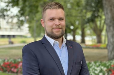 Thumbnail for 6937773