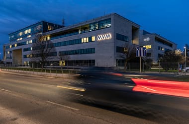 Thumbnail for 6946286