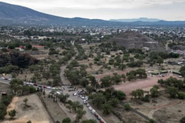 Thumbnail for 7049425